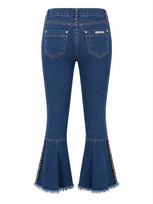Calça Jeans Boca de Sino com Recortes