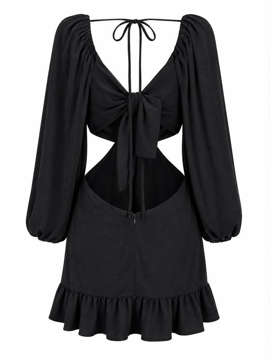 Vestido Curto com Cut Decotado