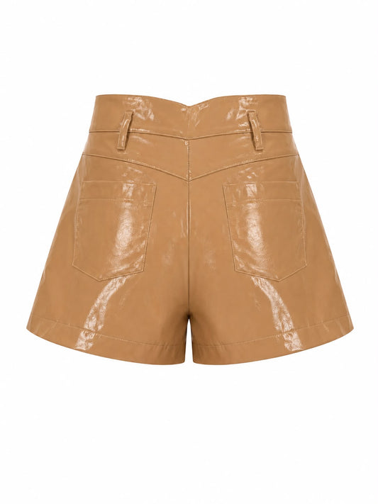 Short Verniz Dandara Moderno da Boudoir, vestido curto com acabamento em verniz brilhante, estilo contemporâneo e elegante.