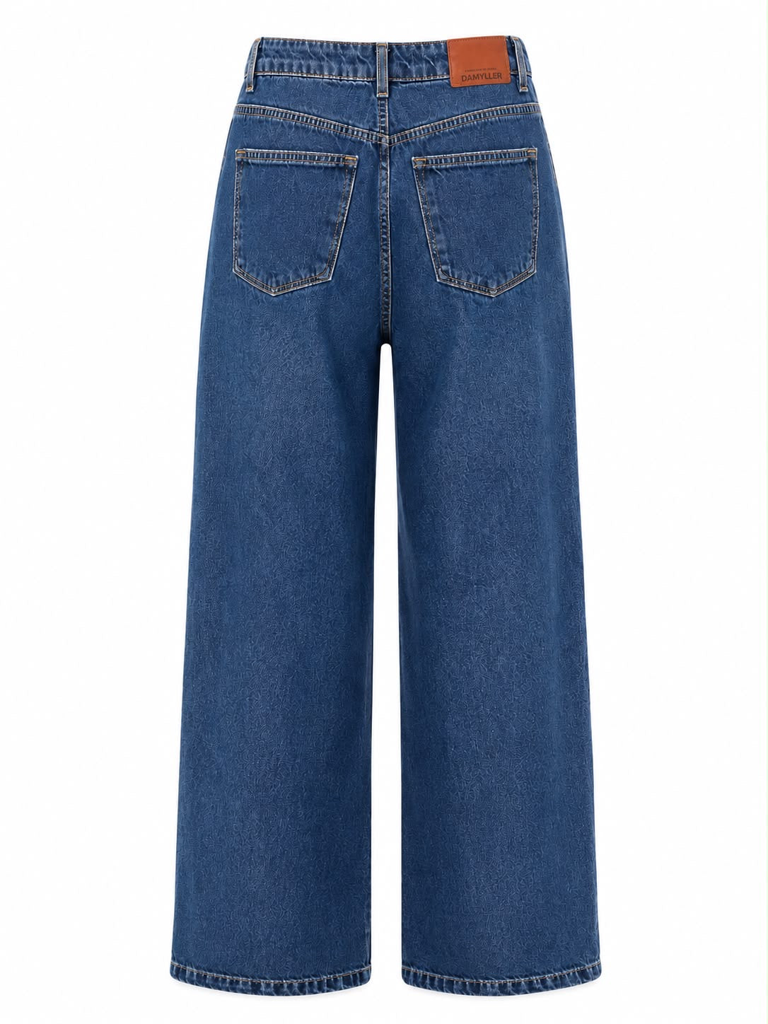 Calça Wid Leg Jeans básica com pespontada da WLC, modelo de calça reta e confortável, vista frontal com detalhes de costura.