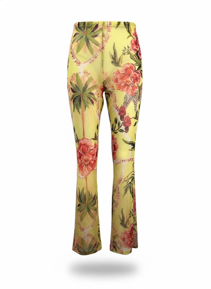 Calça tule WLC Haja Luz com detalhes transparentes e elástico na cintura, usada em looks fashion e elegantes.