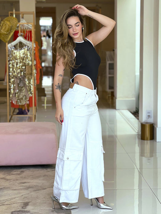 Body Recort C with lateral bias by Wanessa Lopez Concept, showcasing elegant design and form-fitting style.