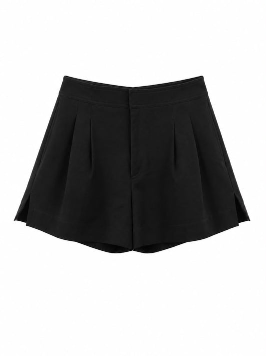 Short básico de alfaiataria da marca Boudoir, com corte simples e tecido de qualidade, em tom neutro.