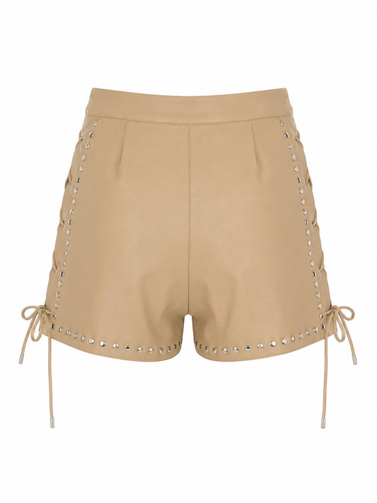 Short de couro com taxas da WLC, mostrando detalhes de acabamento e estilo na imagem.