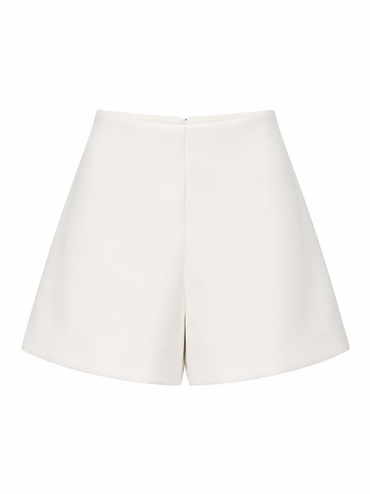Short de alfaiataria luxury da marca Caos, com corte elegante e tecido de alta qualidade, ideal para looks sofisticados.