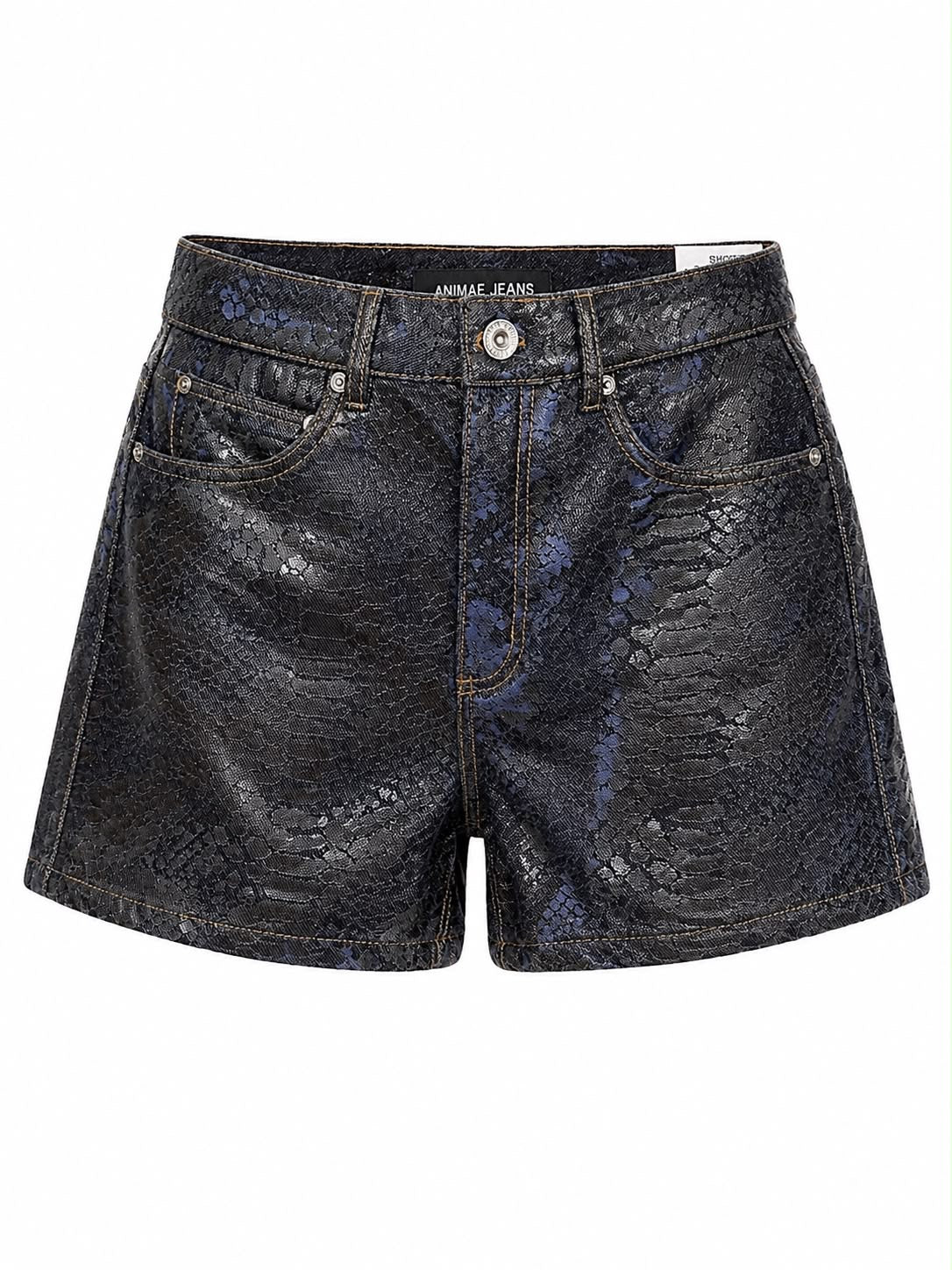 Short jeans WLC com textura croco básica, detalhes em tecido resistente e acabamento clássico, ideal para looks casuais.