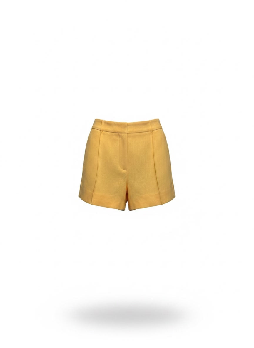 Short Polly Recortes da WLC, short feminino com detalhes recortados, tecido leve e confortável para o verão.