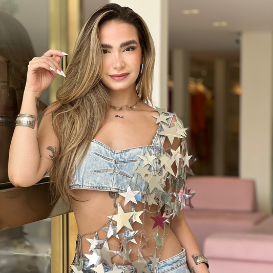 Topo jeans Animale da WLC, com detalhes em denim azul, estilo casual e confortável, visível na imagem.