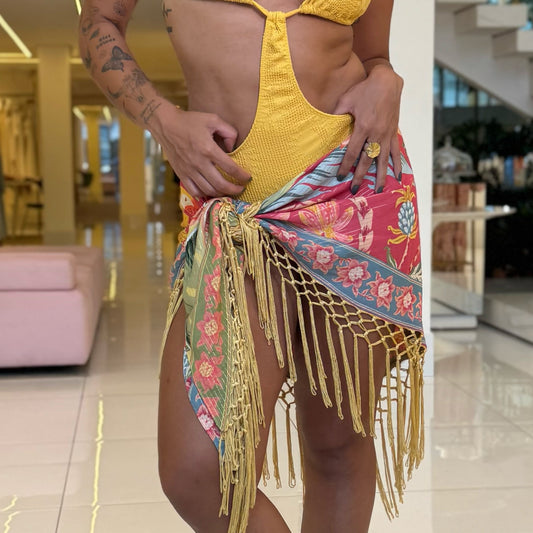Saída de praia Amalfi da WLC, vestuário de praia com design fluido, tamanho único, ideal para looks de verão na praia.