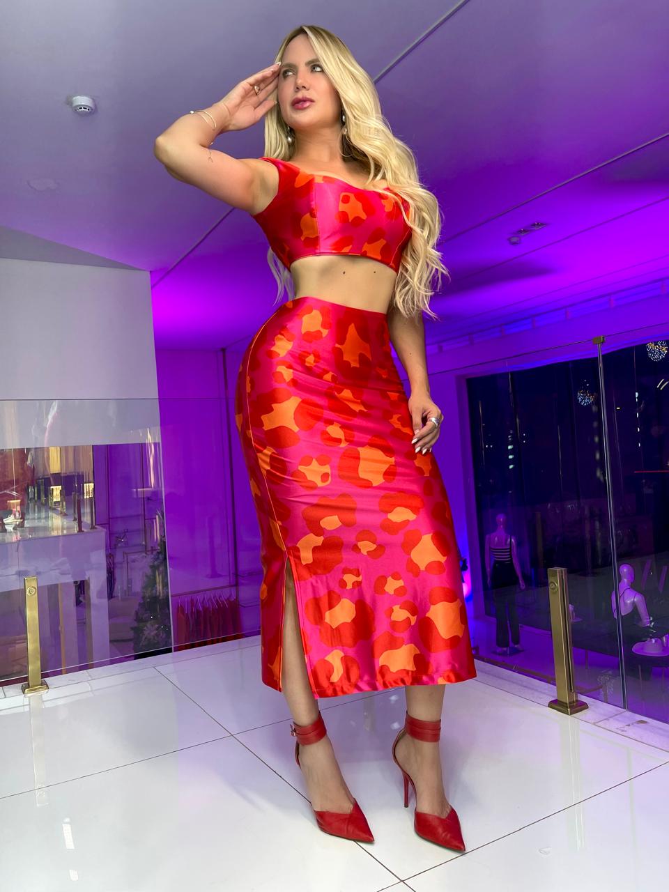 Wanessa Lopez Concept TOP ONCITA featuring a stylish design with intricate details and vibrant colors.
