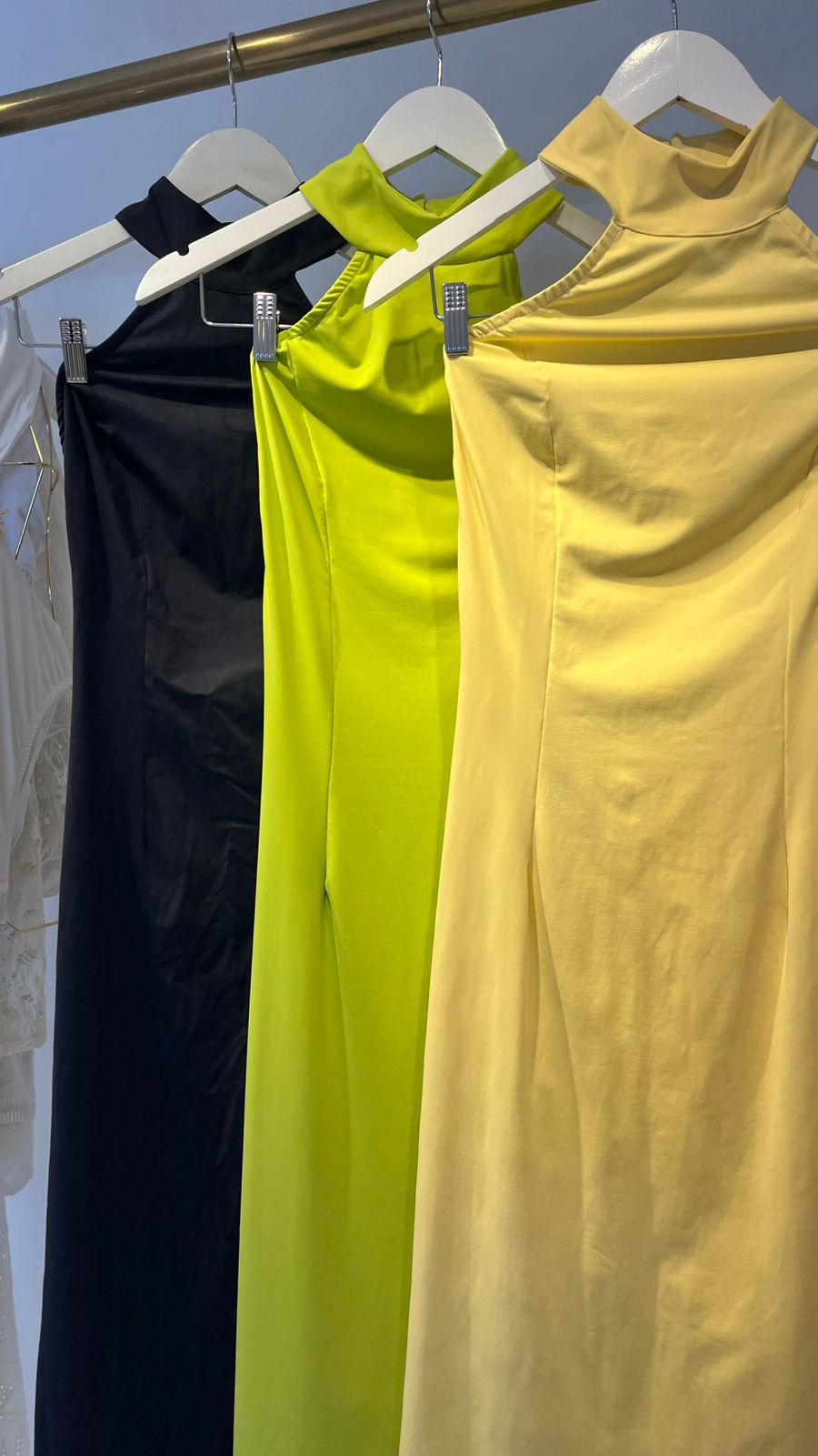 Vestido Jersey Empina Bumbum amarelo manteiga da Lopz, vestido justo com tecido confortável e design que valoriza a silhueta.